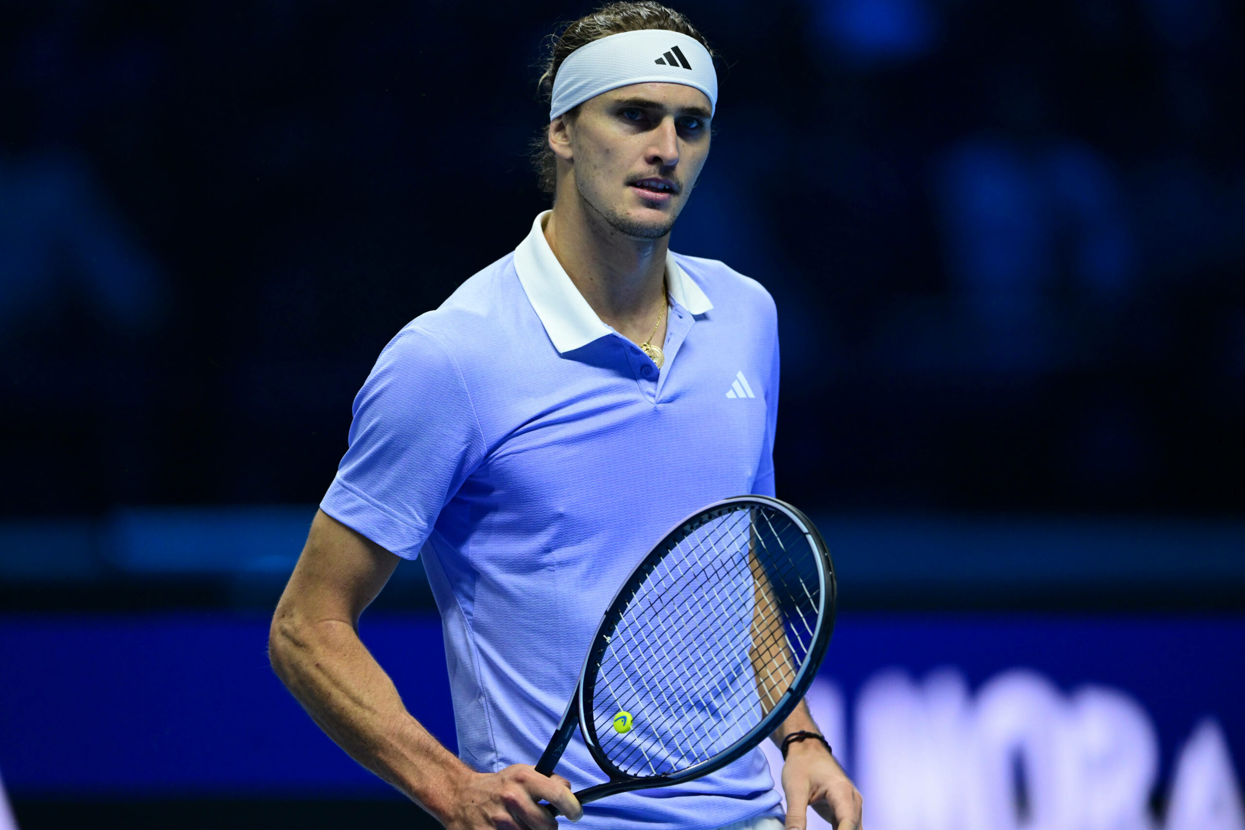 Alexander Zverev mit Schläger in der Hand