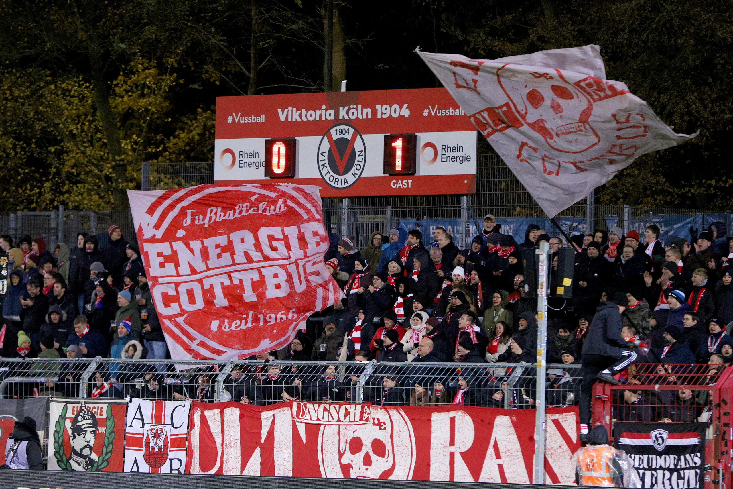 Fans von Energie Cottbus.