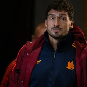 Mats Hummels guckt zur Seite.