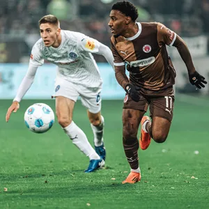 Oladapo Afolayan im Spiel gegen Kiel