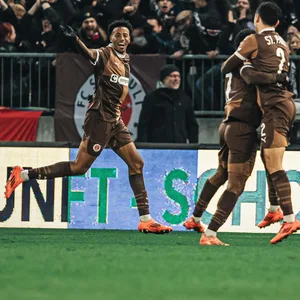 Morgan Guilavogui feiert sein 2:0 für St. Pauli gegen Kiel