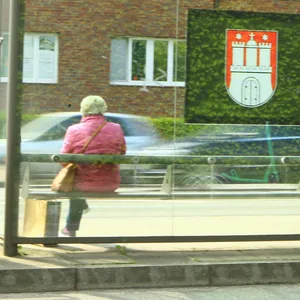 Vor allem viele ältere Personen kamen mit der HVV Prepaid-Card am Anfang nicht gut zurecht. (Symbolbild)