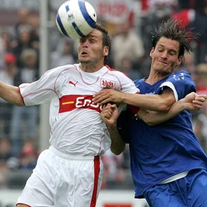 Alexander Blessin im Duell mit dem Stuttgarter Silvio Meißner