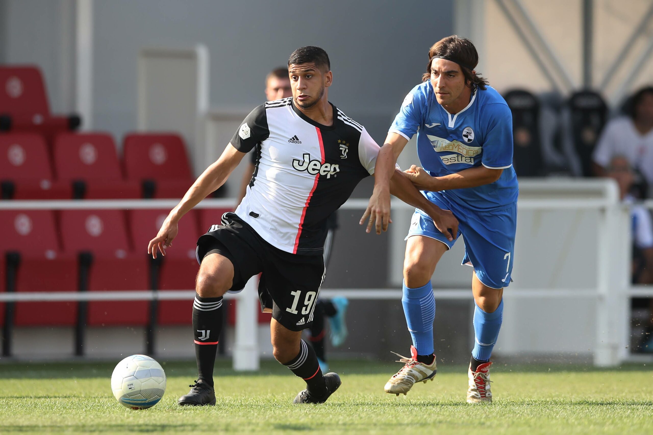 Simone Bentivoglio im Duell mit Hamza Rafia