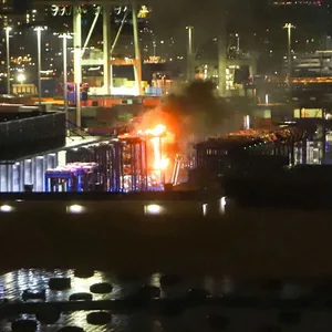 Feuer am Vulkanhafen