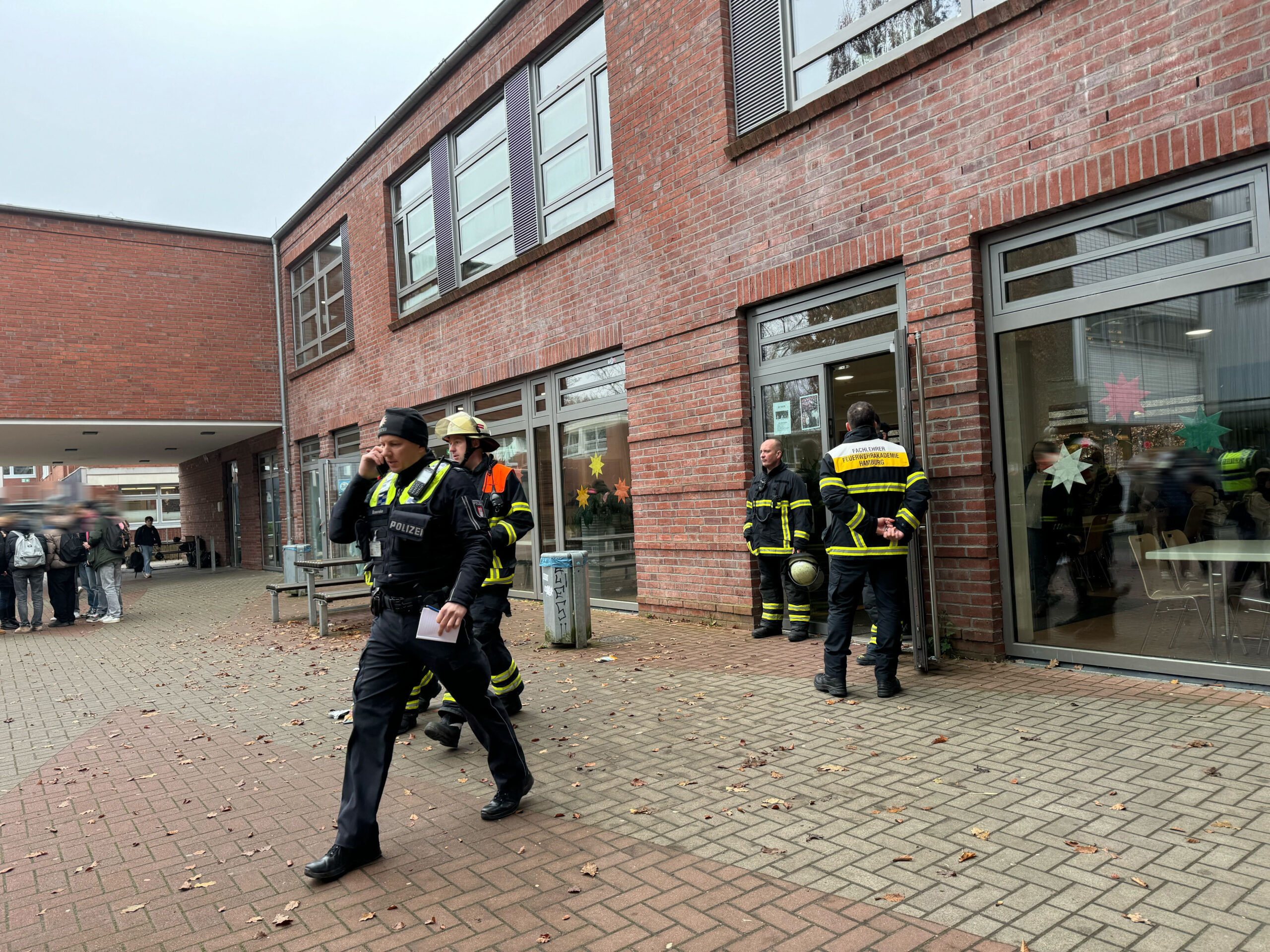 Die Feuerwehr sowie die Polizei rückten an.