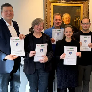 Die frischgebackenen Ampel-Koalitionäre:Andreas Dressel (SPD), Birgit Wolff (FDP), Marc Buttler (SPD), Jennyfer Dutschke (FDP), Justin Orbàn (Grüne), Katja Rosenbohm (Grüne) und Jan Christopher Witt (FDP) (v. l.)