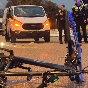 Die Unfallstelle auf der Straße Horner Rampe in Hamburg. Die Polizei ermittelt.