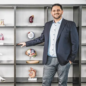 Der Arzt Dr. med. Sekander Scherzai (35) i