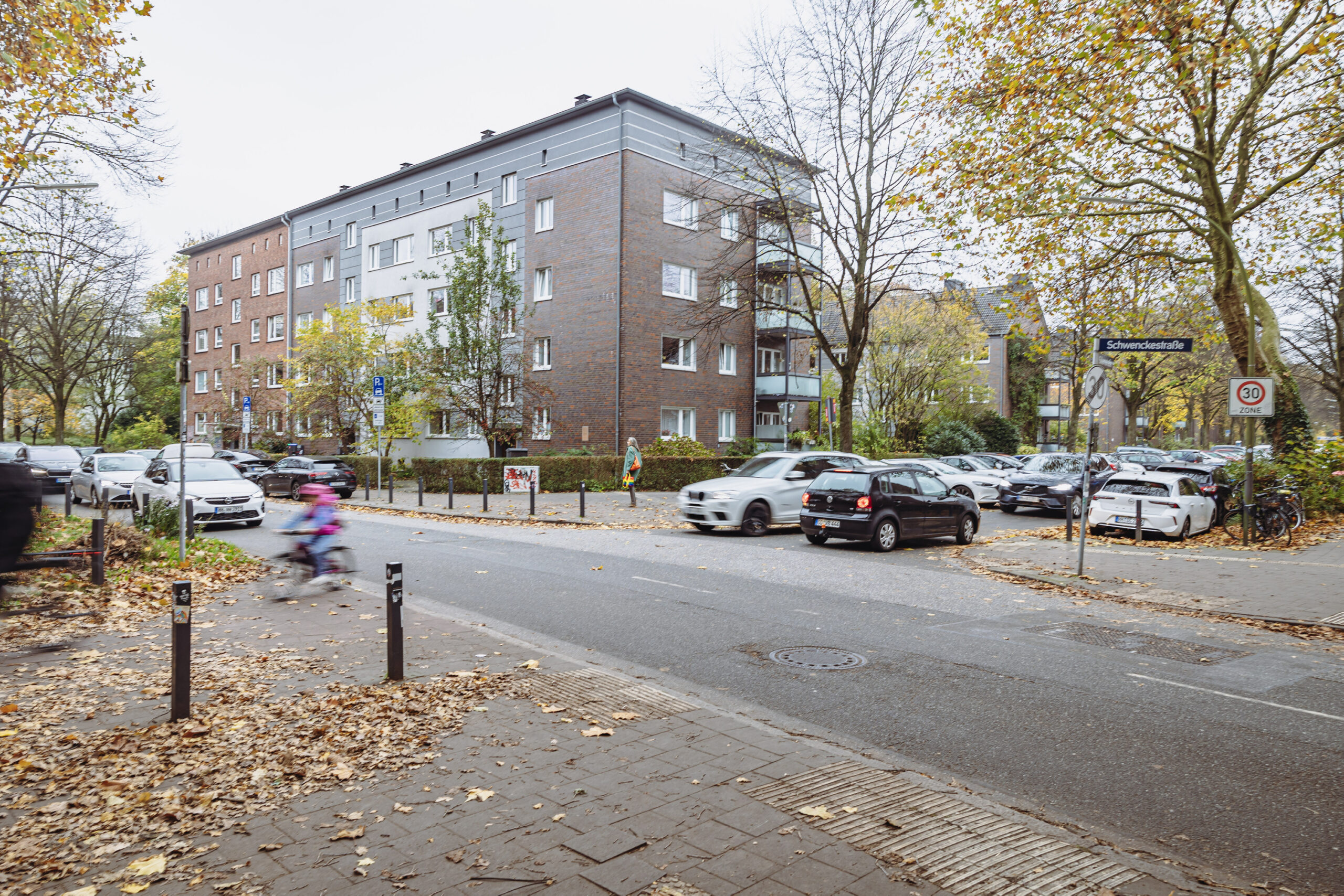 Auf dieser Höhe versuchen oft Schulkinder, die Schwenckestraße zu überqueren.