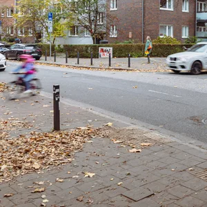 Auf dieser Höhe versuchen oft Schulkinder, die Schwenckestraße zu überqueren.