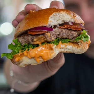 „Ruff's Burger“ eröffnet im Mercado in Ottensen seinen zweiten Hamburg-Standort.