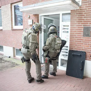 Das SEK rückt an und konnte den Mann festnehmen. (Symbolfoto)