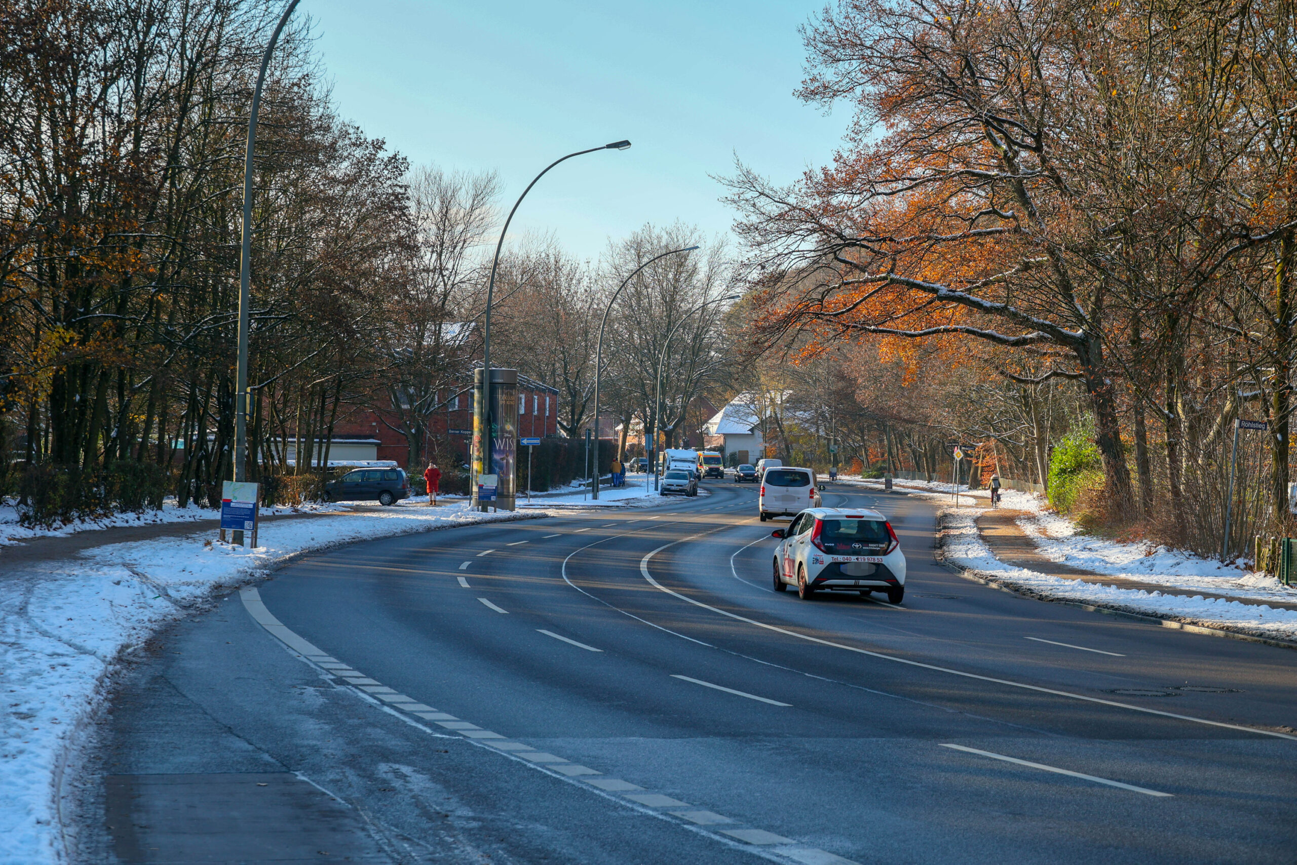 Derzeit fahren die Autos auf dem Berner Heerweg auf zwei Spuren pro Richtung – das soll mit der neuen Ampel-Koalition auch so bleiben.