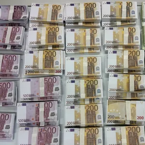 Mann verkaufte es bei Ebay – 1,7 Millionen Euro Falscgeld in Kaltenkirchen sichergestellt.F