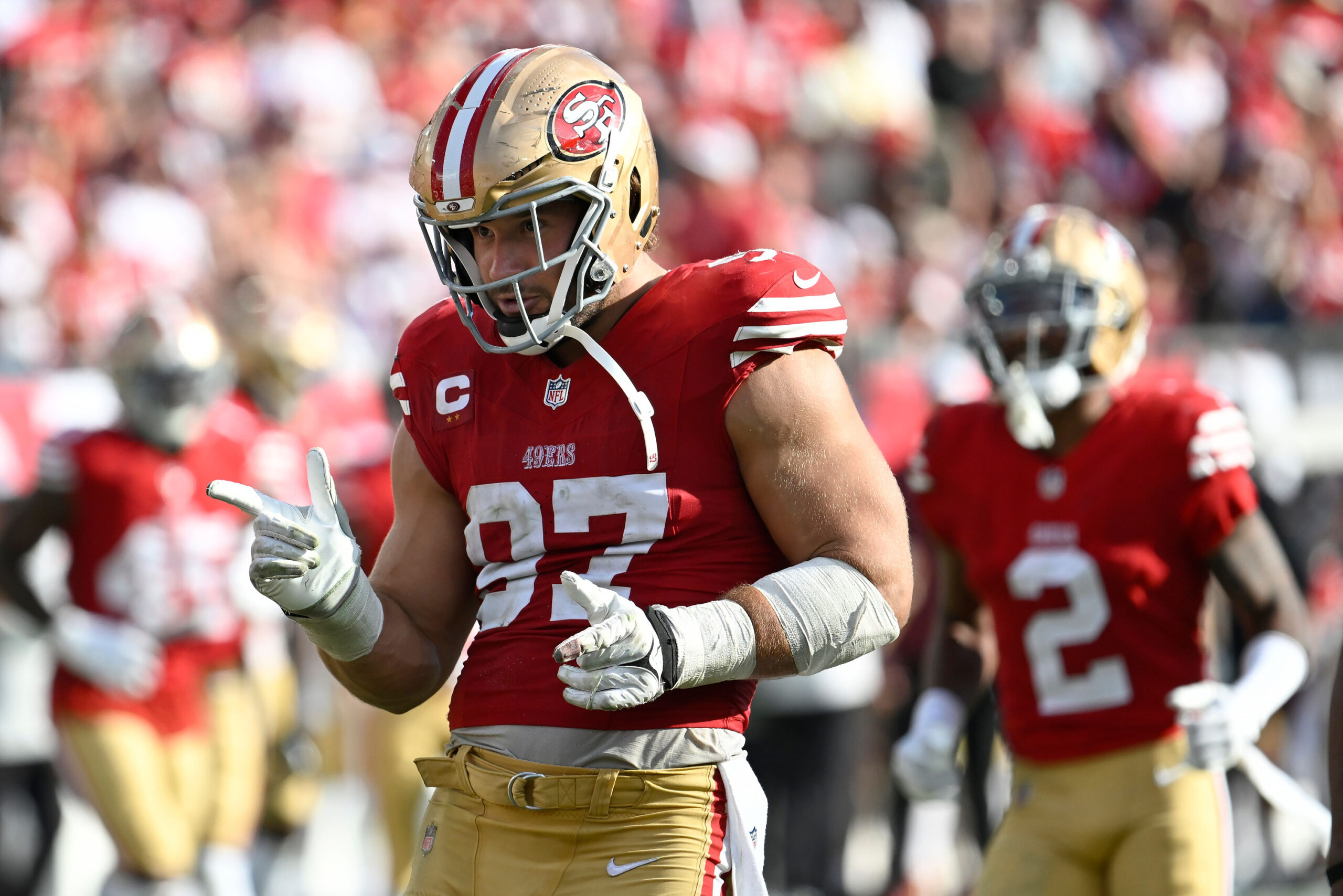 Nick Bosa von den San Francisco 49ers imitiert den Trump-Tanz