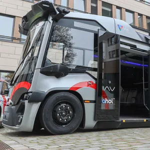 Der autonome Bus „ahoi“ wird von den Verkehrsbetrieben Hamburg-Holstein (VHH) auf die Straße gebracht.