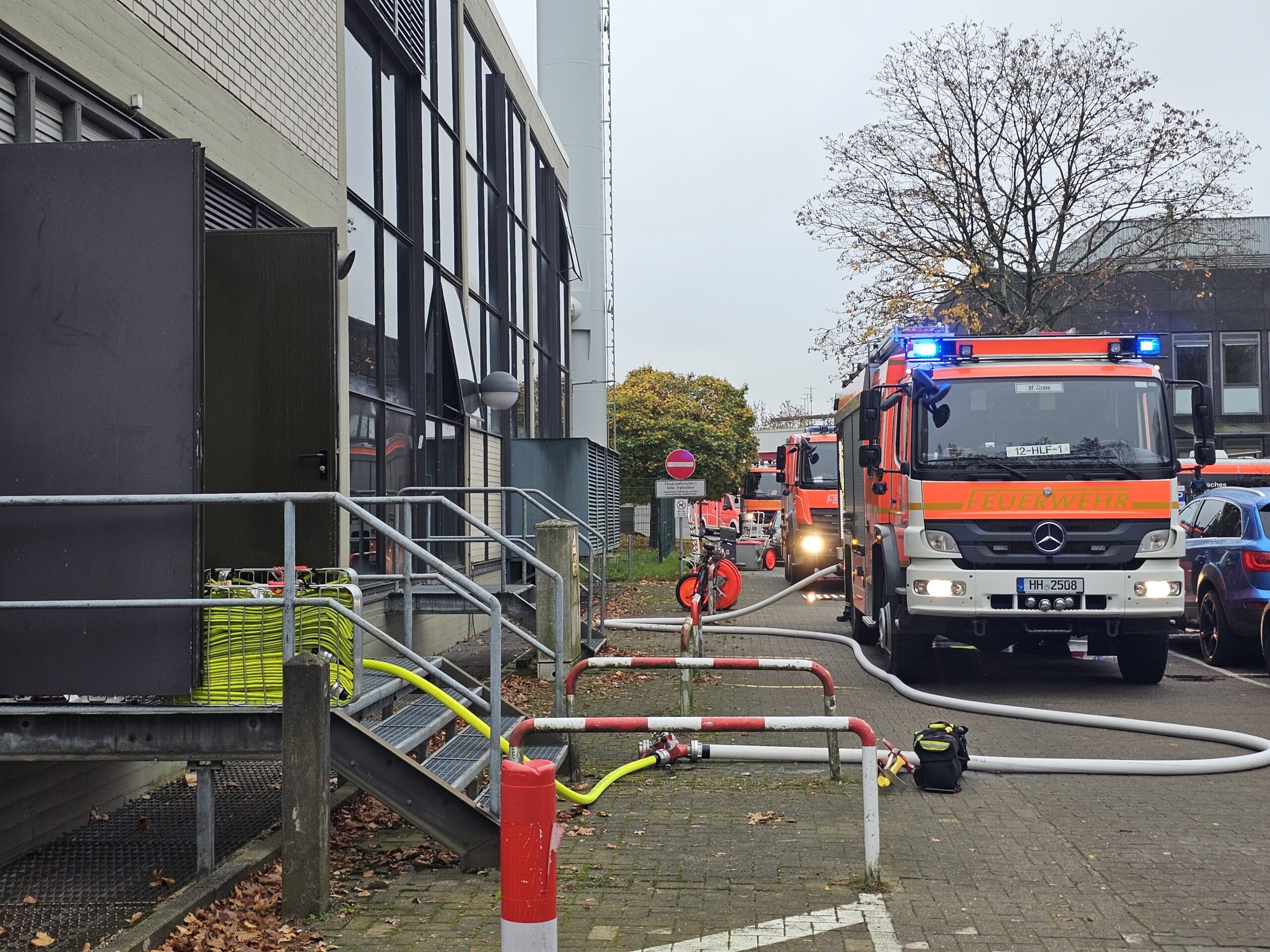 Das betroffene Gebäude steht in unmittelbarer Nähe zum Krankenhaus Altona