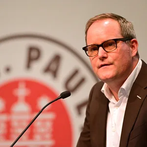 Oke Göttlich auf der JHV