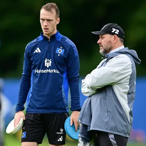 Steffen Baumgart und Kapitän Sebastian Schonlau im HSV-Training