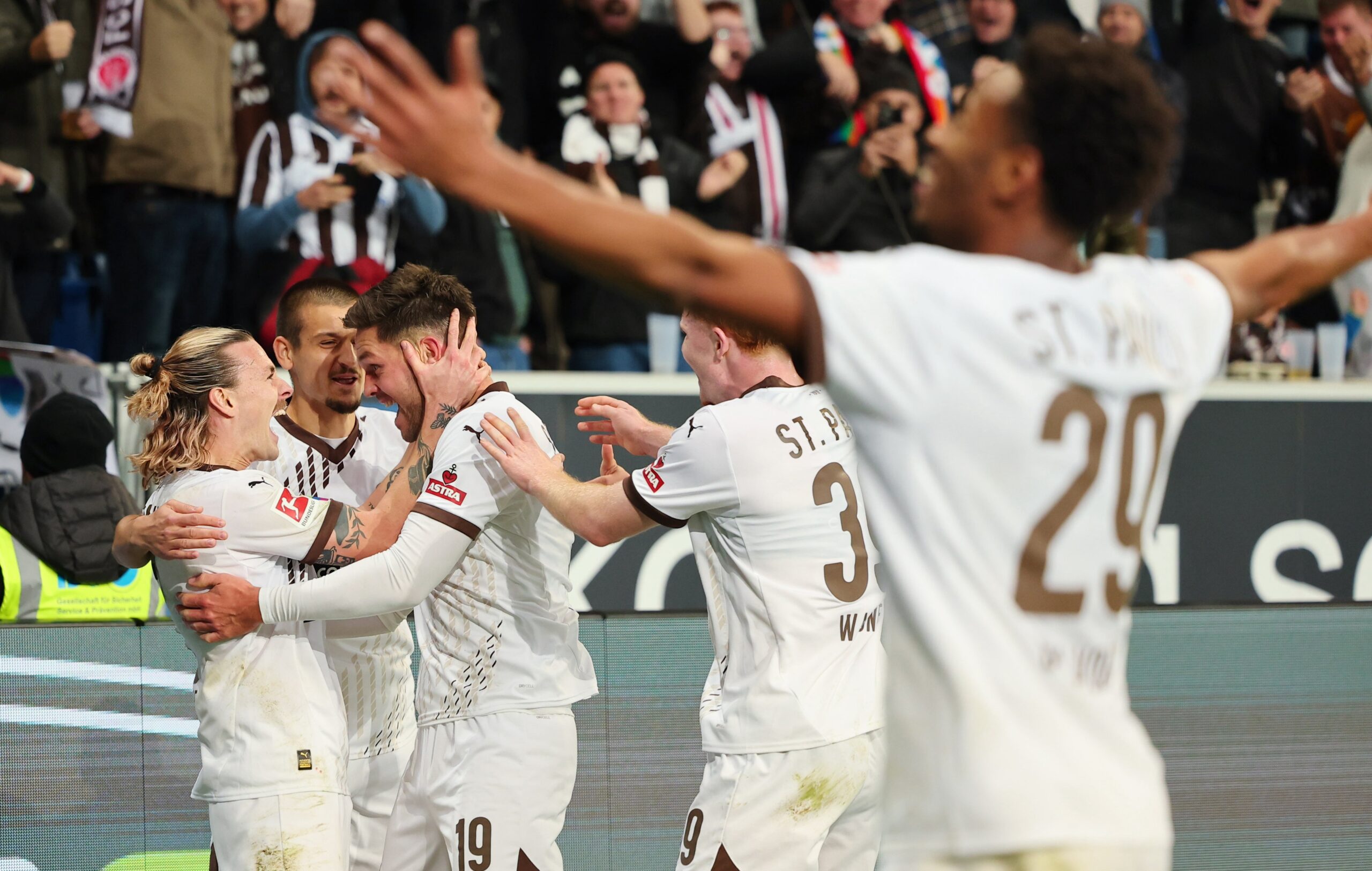 St. Pauli bejubelt das 2:0 in Hoffenheim