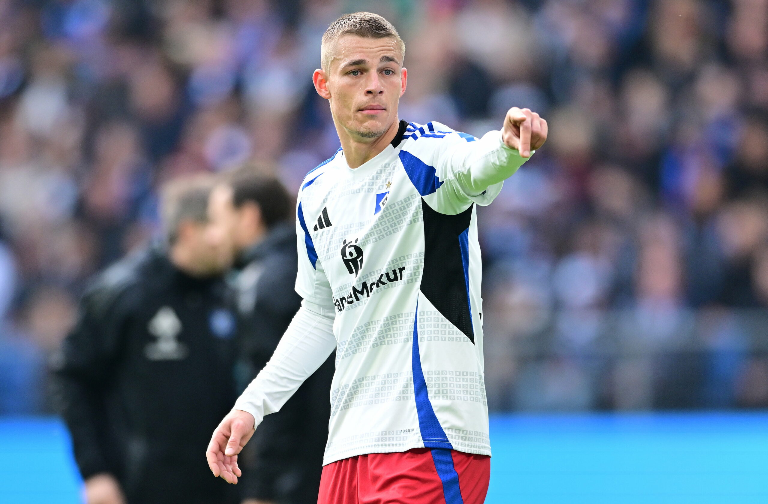 Da geht es lang! Miro Muheim gibt beim HSV die Richtung vor.