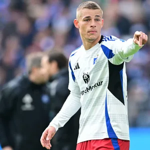 Da geht es lang! Miro Muheim gibt beim HSV die Richtung vor.