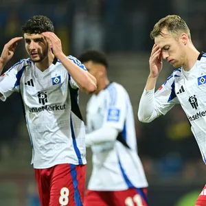 Daniel Elfadli und Sebastian Schonlau konnten sich nur noch an den Kopf fassen.