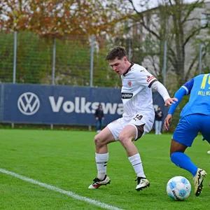 Fin Stevens und Leon Bell Bell im Zweikampf