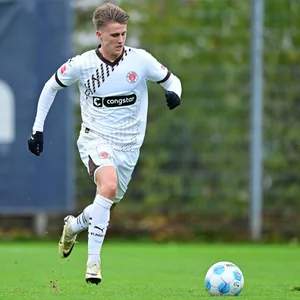 Erik Ahlstrand im Testspiel bei Eintracht Braunschweig