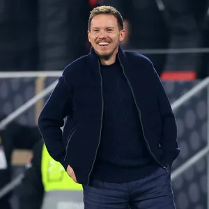 Julian Nagelsmann freut sich während des Spiels gegen Bosnien-Herzegowina