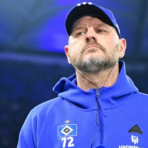 Steffen Baumgart mit HSV-Mütze
