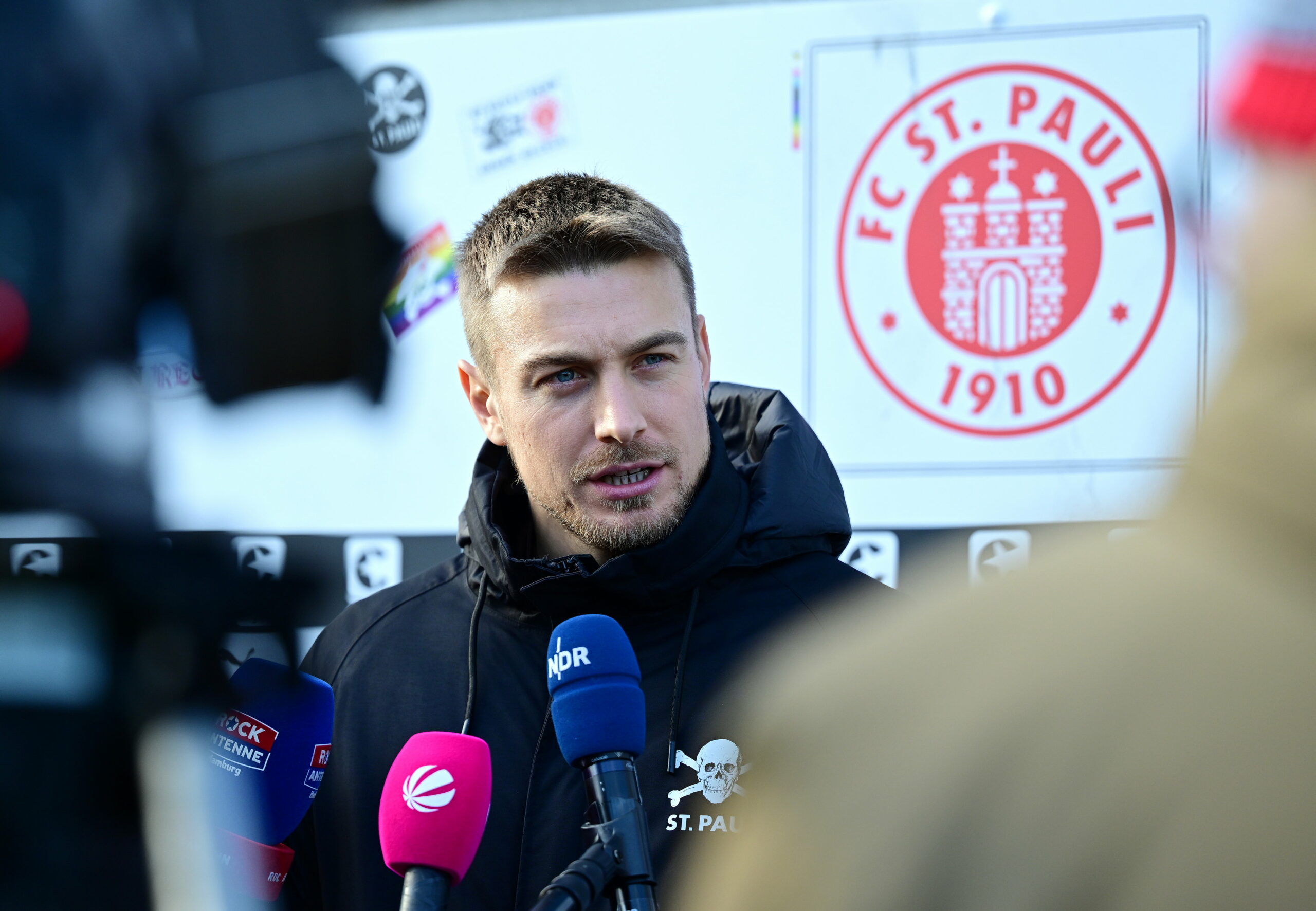 Hauke Wahl bei der Presserunde nach dem Dienstagstraining