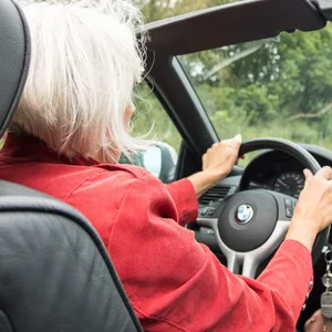 Nicht nur Senioren geben ihren Führerschein freiwillig ab (Symbolfoto).