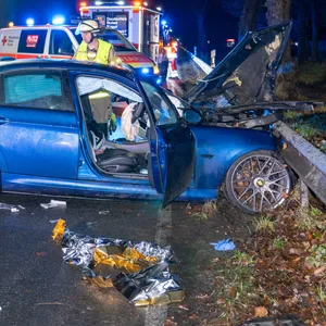 Bei dem Unfall bei Tostedt wurden drei Menschen verletzt,