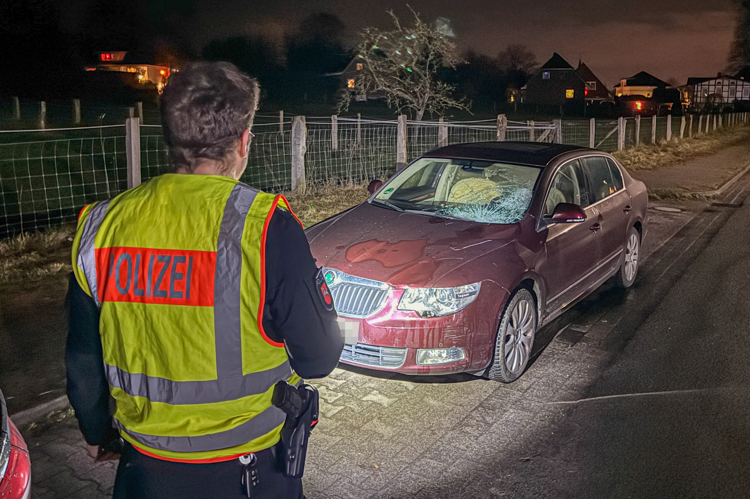 Polizist will Unfall in Stelle aufnehem – dann wird er avon Auto erfasst und schwer verletzt