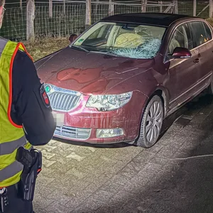 Polizist will Unfall in Stelle aufnehem – dann wird er avon Auto erfasst und schwer verletzt