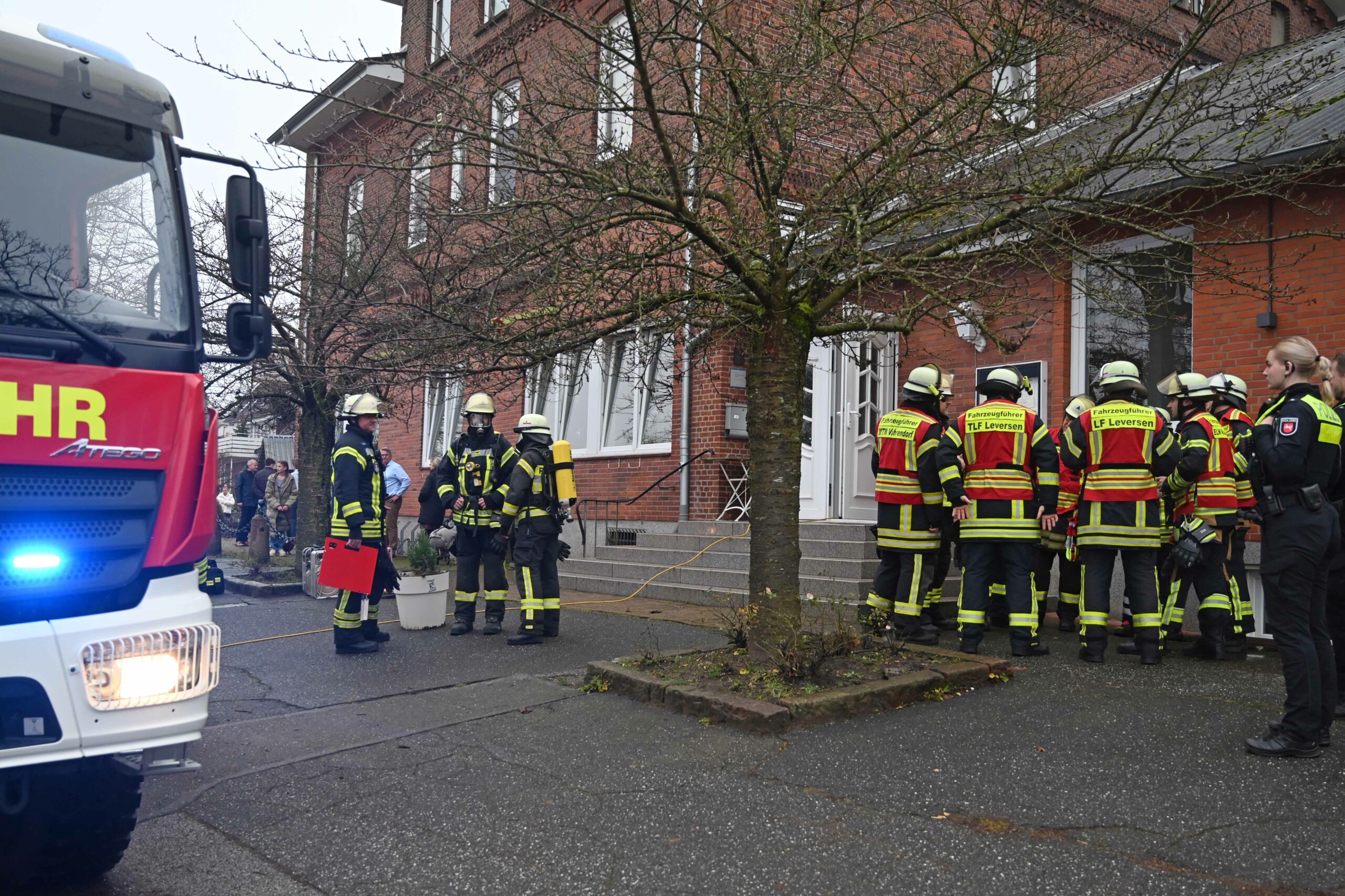 Feuer in Küche in beliebten restaurant in Rosengarten – Gebäude geräumt