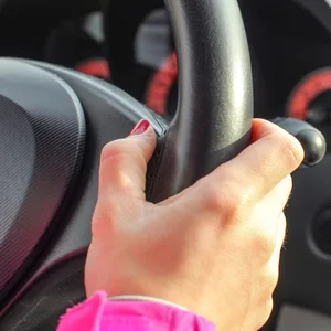 Die 39-Jährige soll während einer Verkehrskontrolle versucht haben, zu fliehen (Symbolfoto).