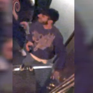 Mit diesem Foto sucht die Polizei nach den möglichen Tätern.