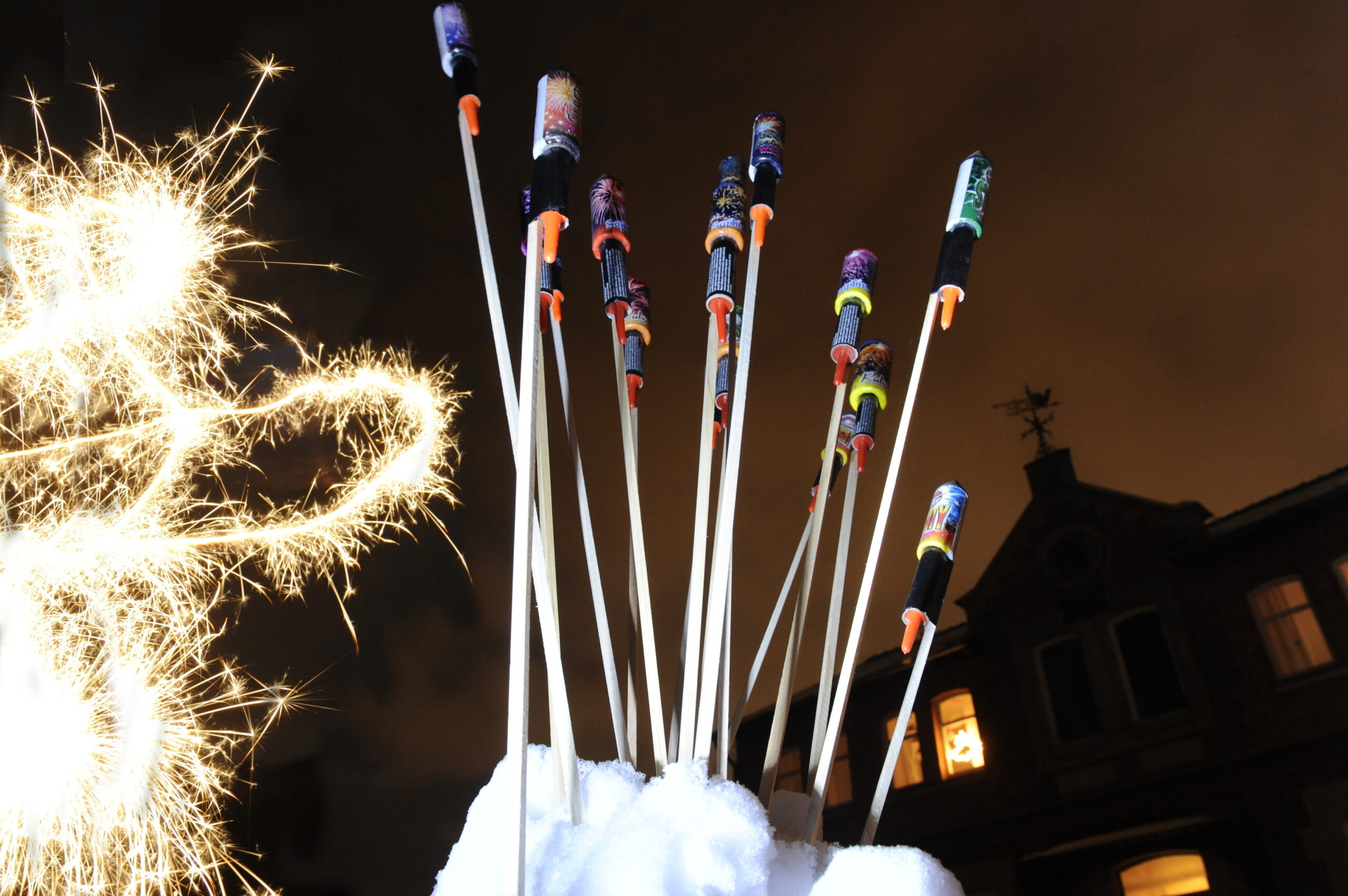 Für das Zünden von Feuerwerk ist Vorsicht geboten: Laut DWD werden Sturmböen erwartet.