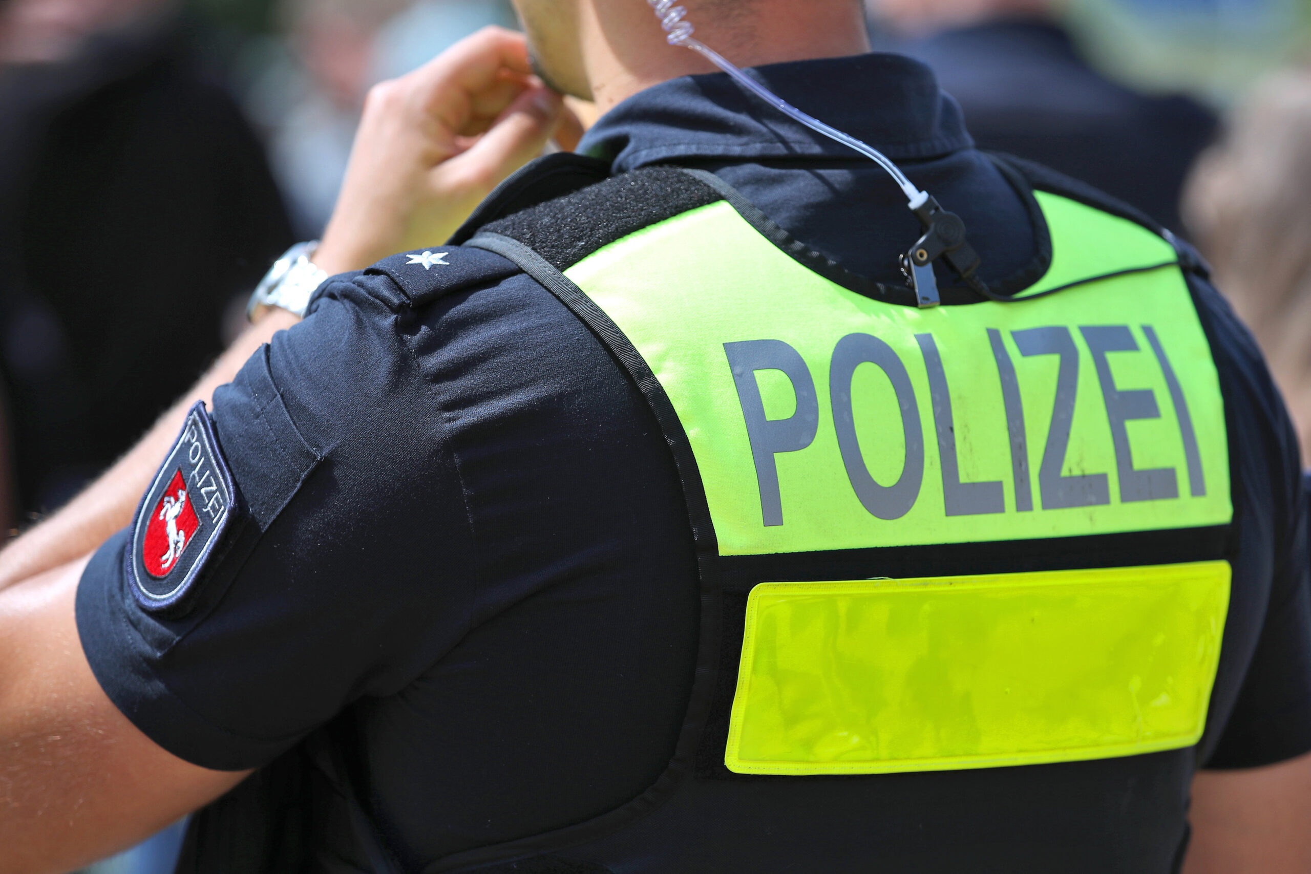 Polizeiweste von hinten