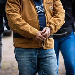 Mann will in Juweliergeschäft in Rissen einbrchen und wird von Inhaber überrascht. Der hatte dort übernachtet