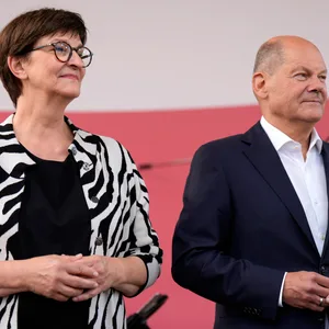 Bundesparteivorsitzende Saskia Esken und Kanzler Olaf Scholz.