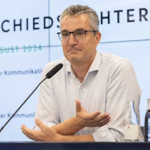 Knut Kircher auf einer Pressekonferenz