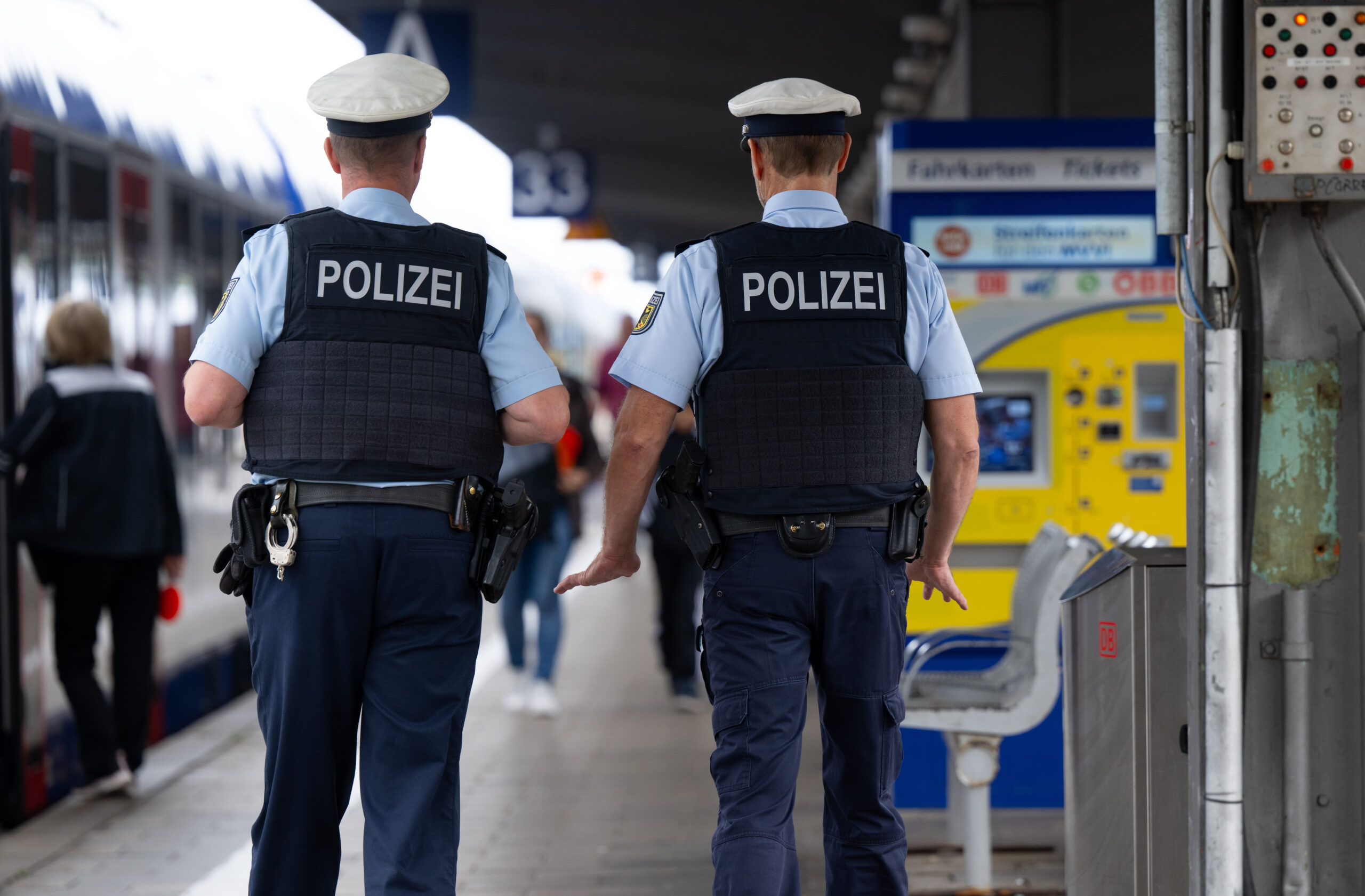 Schwarzfahrr hatte 3,1 Promille und wurde gesucht – Festnahme im Bahnhof Harburg