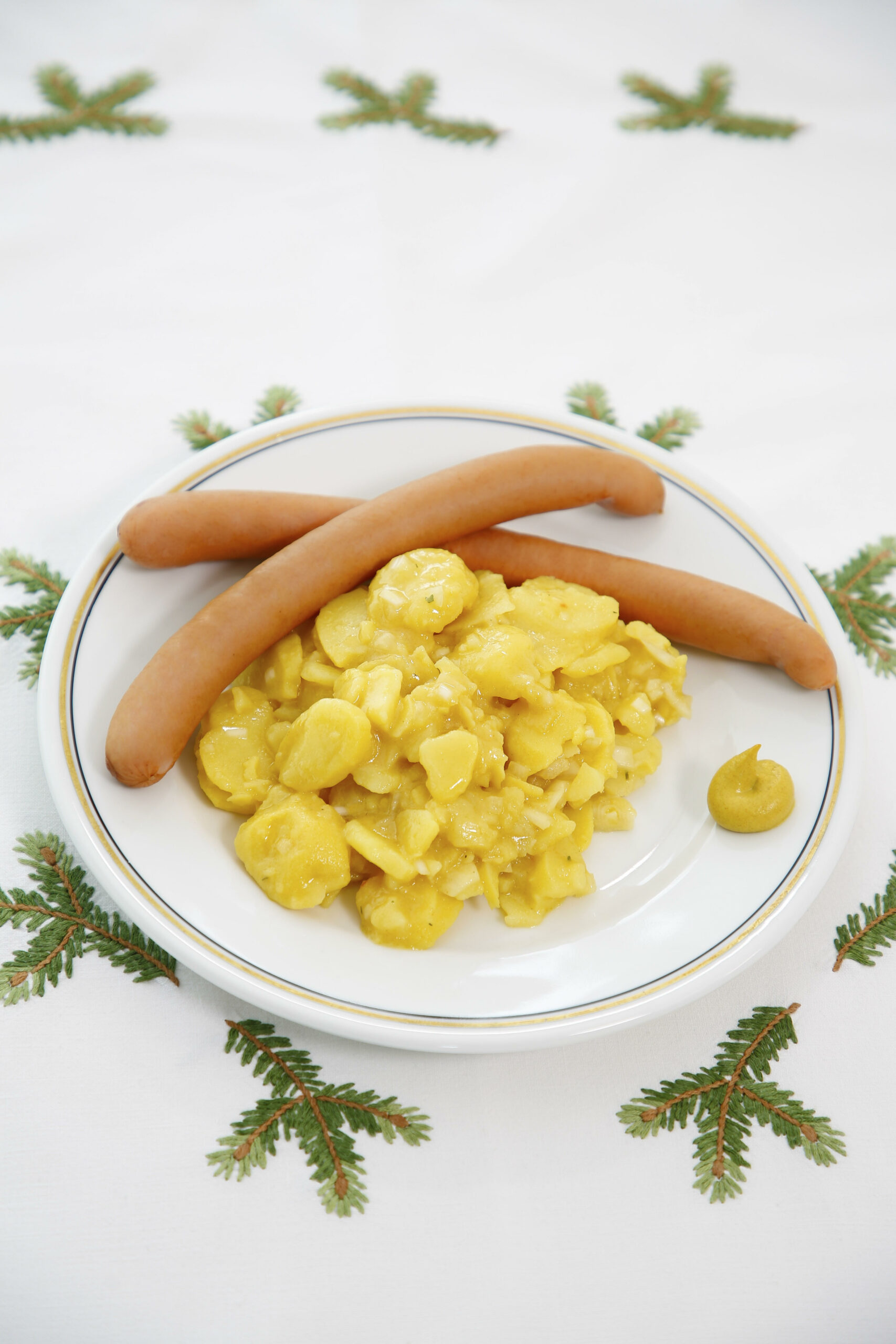 Traditionell gibt es an Heiligabend Würstchen mit Kartoffelsalat.