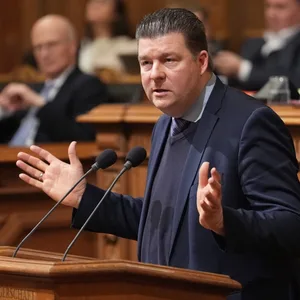 Finanzsenator Andreas Dressel (SPD) spricht während der Sitzung der Hamburgischen Bürgerschaft im Rathaus.