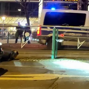 Magdeburg: Das Standbild aus einem Video zeigt Polizisten bei der Festnahme des Tatverdächtigen