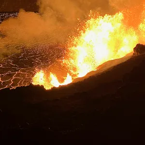 Eine Lavafontäne auf dem Vulkan Kilauea